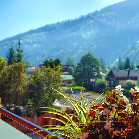 & Restauracja Lustrzany Zakatek Щирк