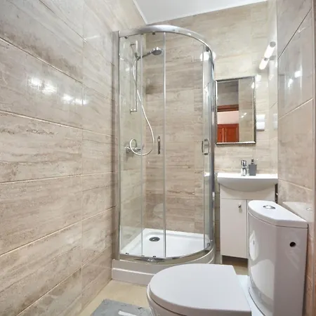 & Restauracja Lustrzany Zakatek 3* Щирк