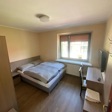 & Restauracja Lustrzany Zakatek