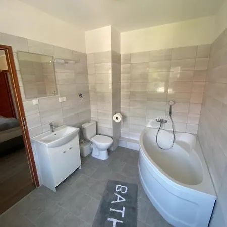 & Restauracja Lustrzany Zakatek שצ'צ'ירק