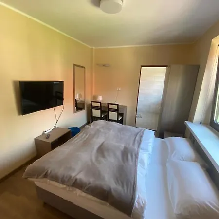 בית הארחה & Restauracja Lustrzany Zakatek שצ'צ'ירק