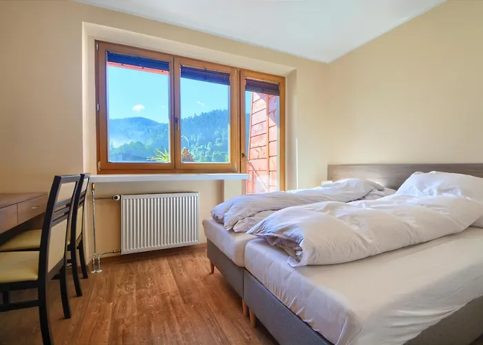 & Restauracja Lustrzany Zakatek