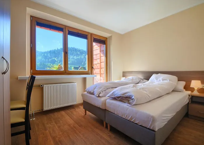 게스트하우스 & Restauracja Lustrzany Zakatek