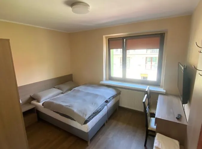 & Restauracja Lustrzany Zakatek