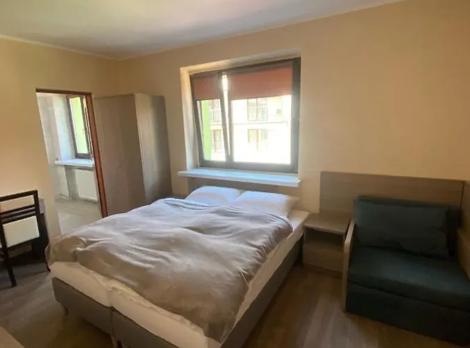 게스트하우스 & Restauracja Lustrzany Zakatek