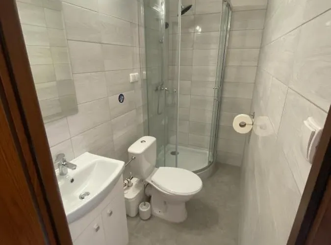 & Restauracja Lustrzany Zakatek בית הארחה 3*